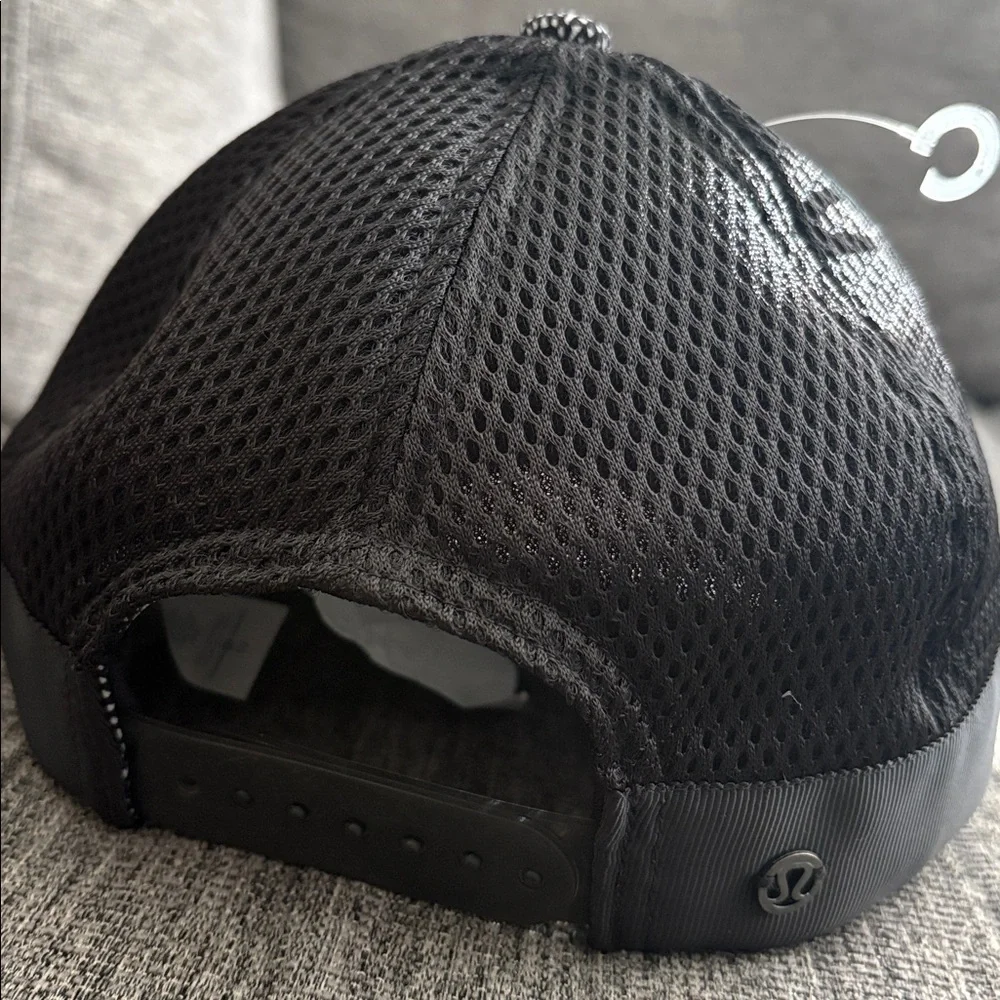 LULULEMON Athletica Black and White Geometric women’s Hat - Picture 6 of 6